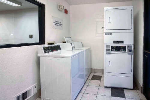 Motel 6 Mammoth Lakes image 29