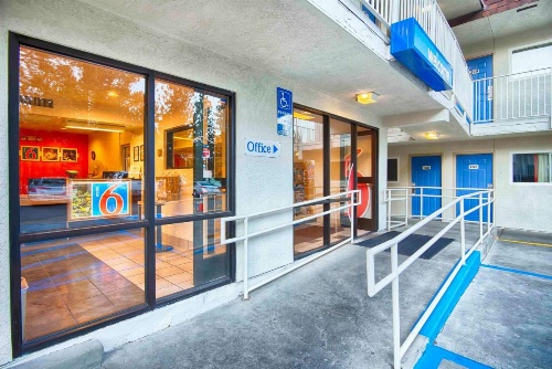 Motel 6 Mammoth Lakes image 48