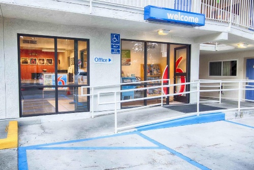 Motel 6 Mammoth Lakes image 5