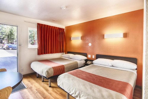 Motel 6 Mammoth Lakes image 8